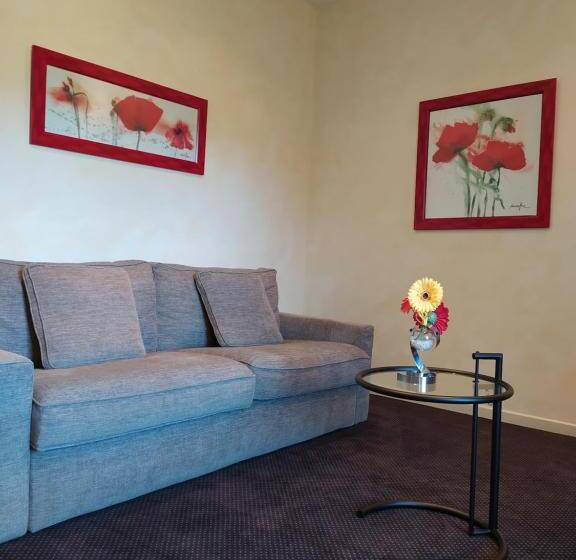 Отель Auberge Du Roua