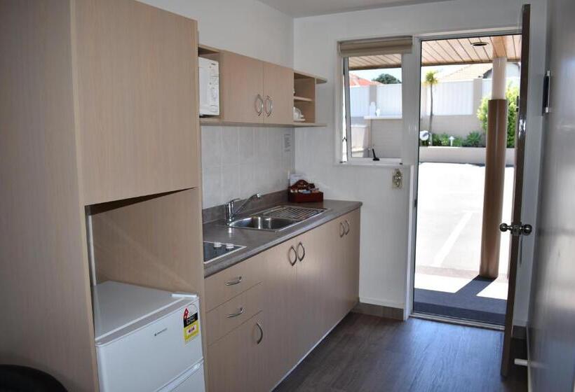 호텔 Baywatch Motor Inn