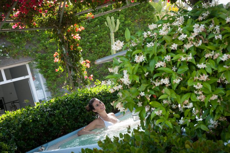 בית מלון כפרי Borgo Romantica   Resort & Spa