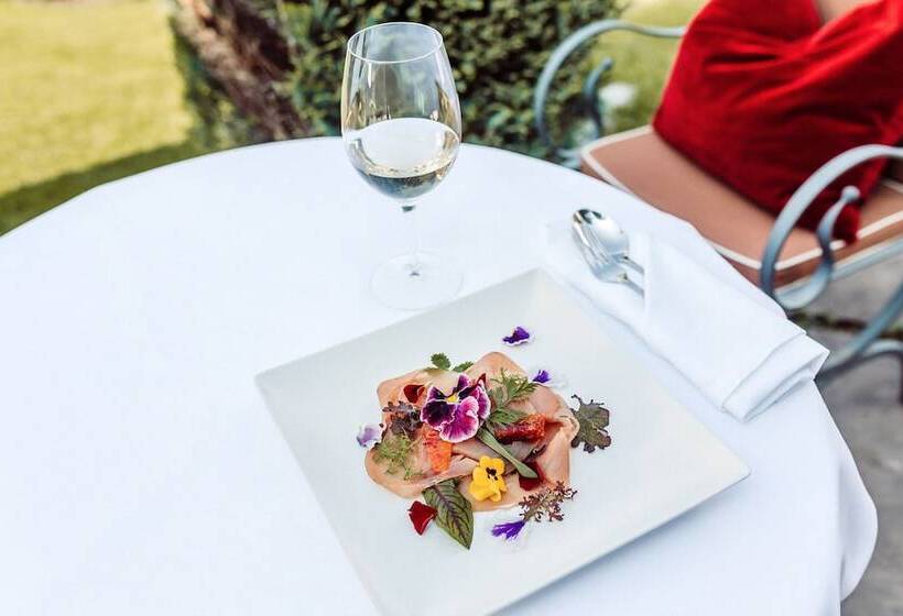 Отель Castel Rundegg