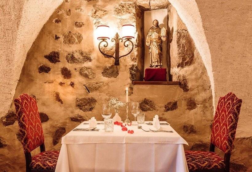 Отель Castel Rundegg