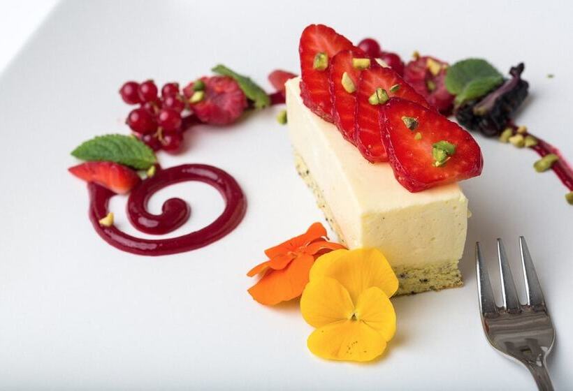 Отель Castel Rundegg