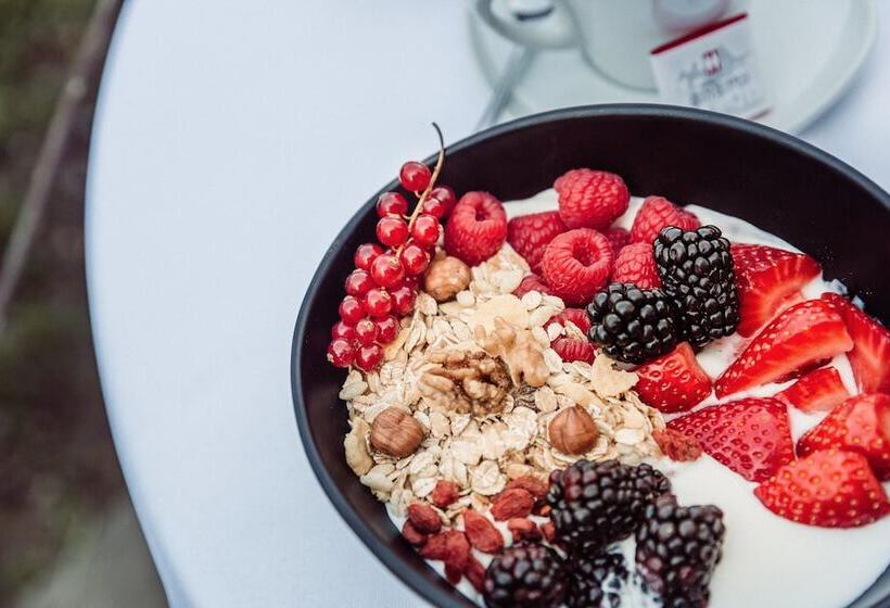 Отель Castel Rundegg