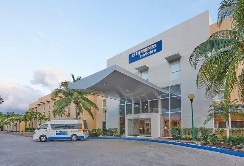 בית מלון כפרי City Express By Marriott Playa Del Carmen
