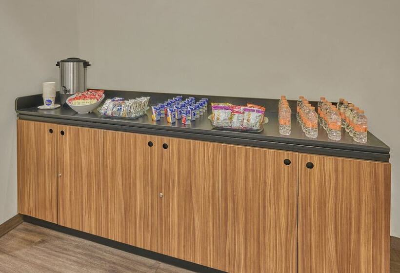 בית מלון כפרי City Express By Marriott Playa Del Carmen