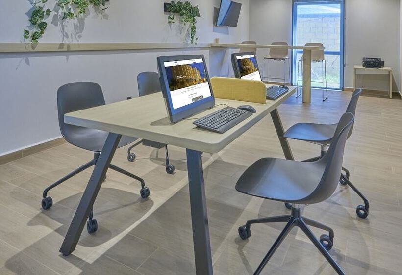 בית מלון כפרי City Express By Marriott Playa Del Carmen