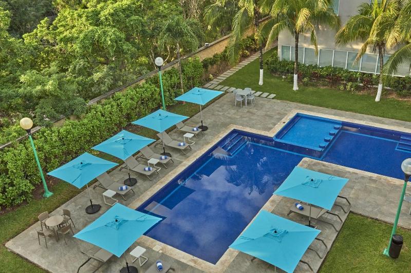 בית מלון כפרי City Express By Marriott Playa Del Carmen