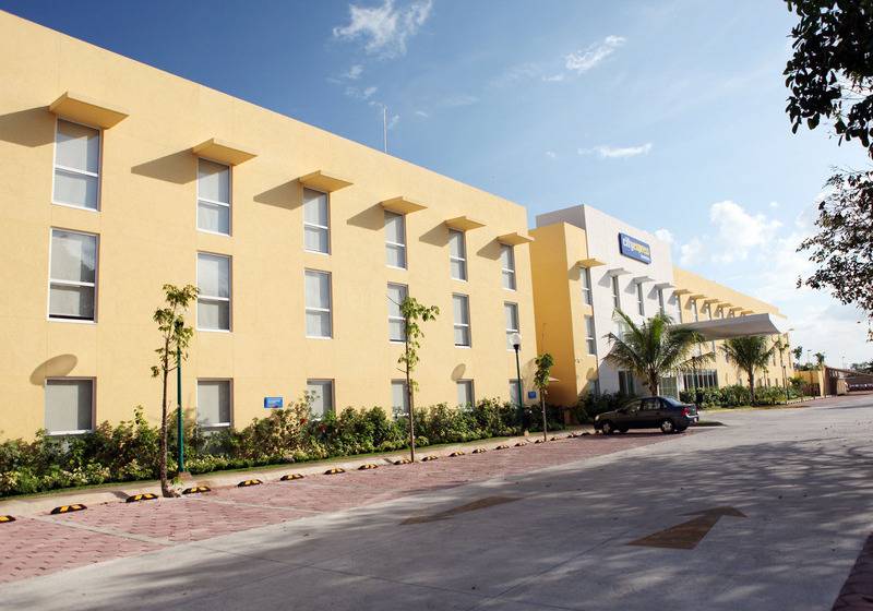 בית מלון כפרי City Express By Marriott Playa Del Carmen