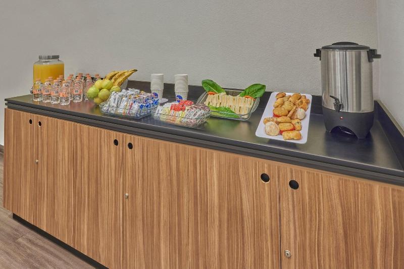 בית מלון כפרי City Express By Marriott Playa Del Carmen