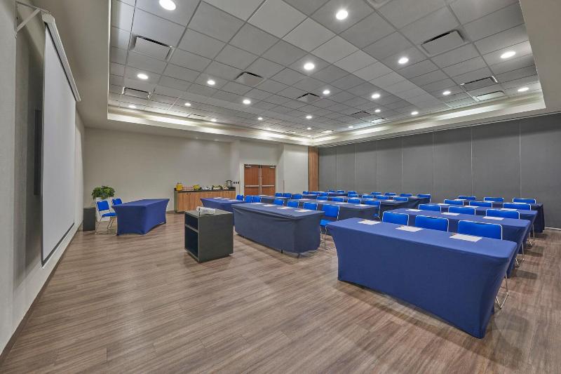 בית מלון כפרי City Express By Marriott Playa Del Carmen