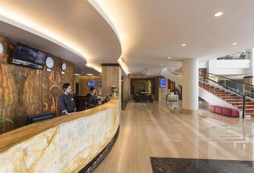 Claro Makassar Hotel & Convention