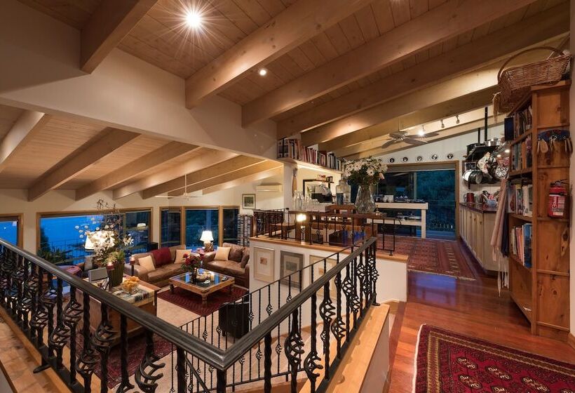 هتل Cliff Edge By The Sea