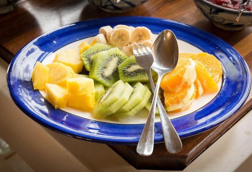 هتل Cliff Edge By The Sea