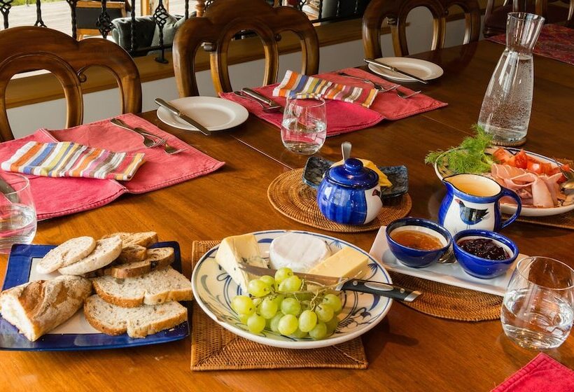 هتل Cliff Edge By The Sea