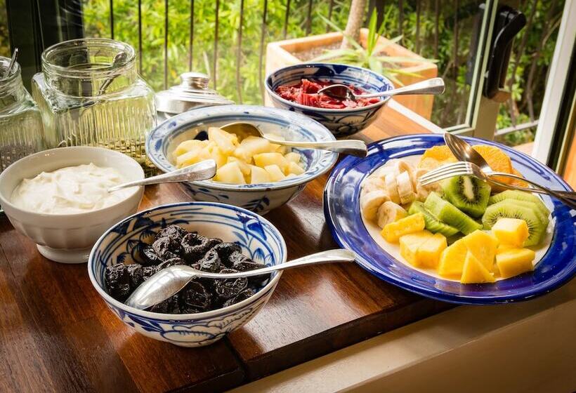 هتل Cliff Edge By The Sea