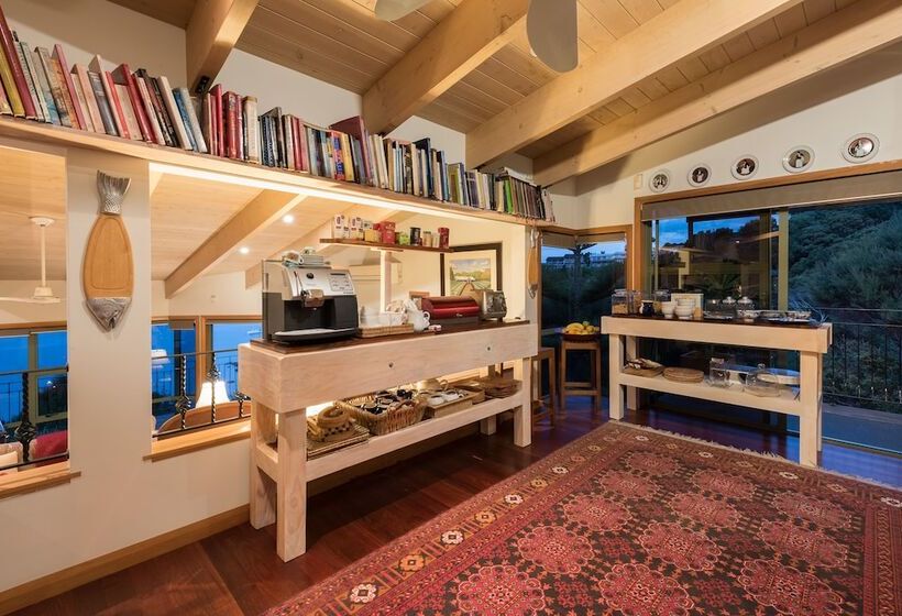 هتل Cliff Edge By The Sea