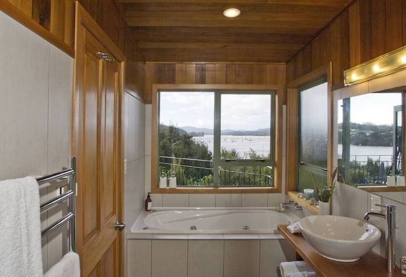 هتل Cliff Edge By The Sea