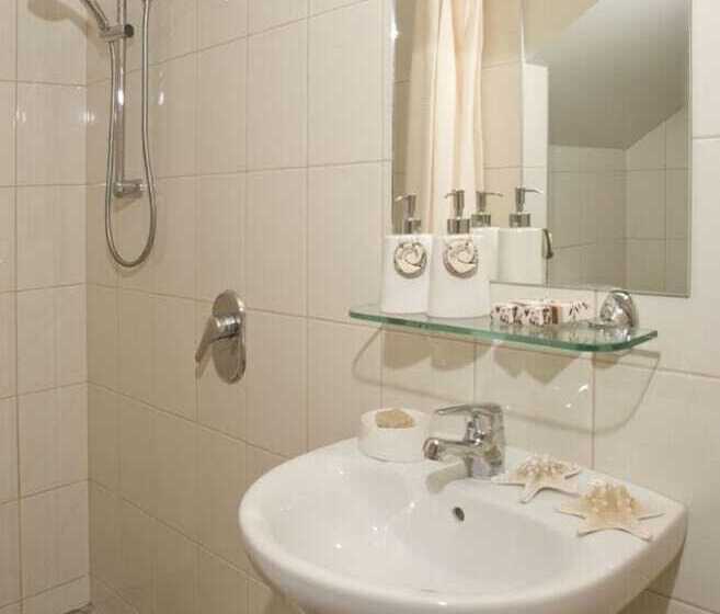 هتل Cliff Edge By The Sea