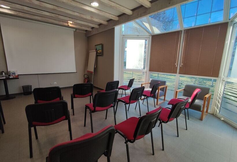 בית מלון כפרי Contact Hôtel Le Provençal Bordeaux Lac