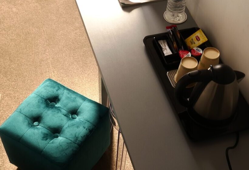 בית מלון כפרי Contact Hôtel Le Provençal Bordeaux Lac