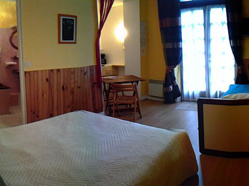 هتل De La Tour De L'horloge