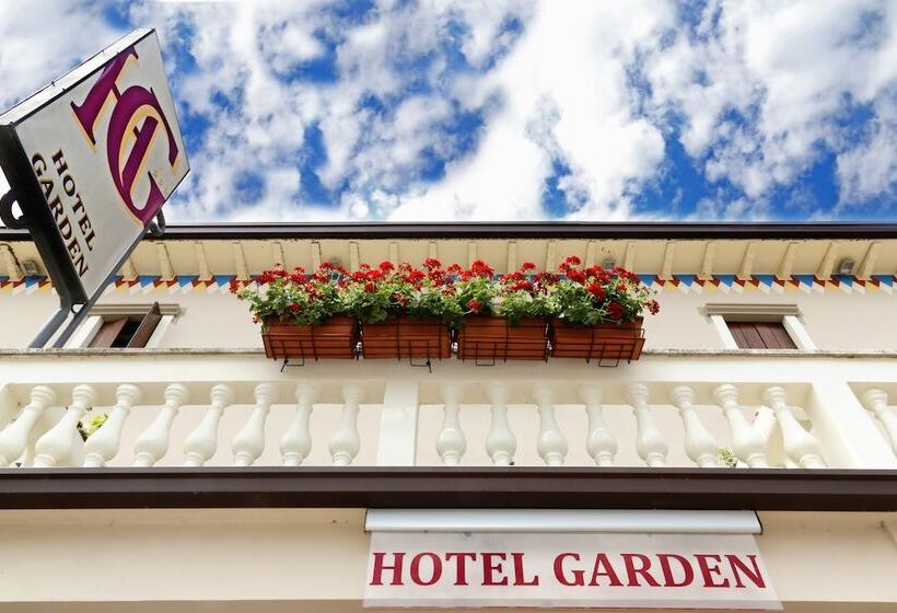 Отель Garden