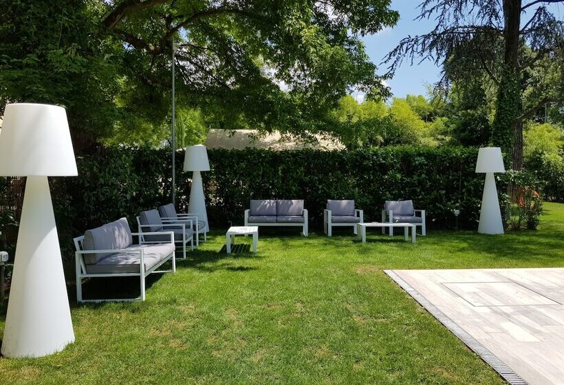 هتل Hambros Il Parco In Villa Banchieri