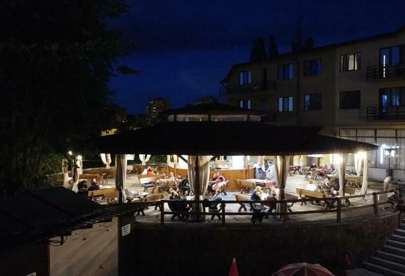 בית מלון כפרי Hostel Restaurant Ciuperca