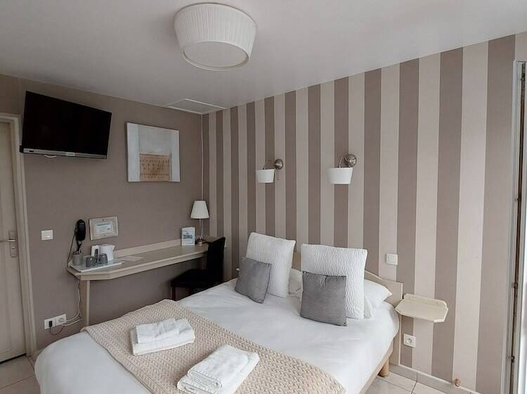 ホテル Logis Hôtel La Rosière