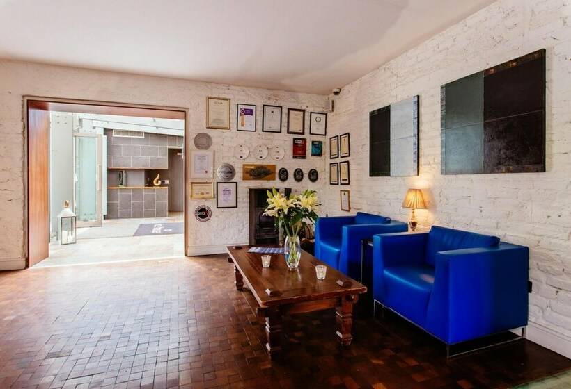 בית מלון כפרי Ice House