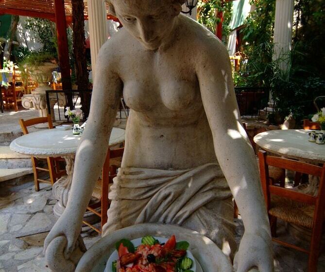 Kiniras Traditional Hotel & Restaurant