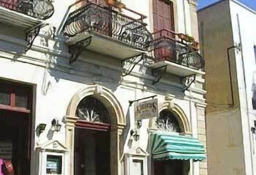 Kiniras Traditional Hotel & Restaurant