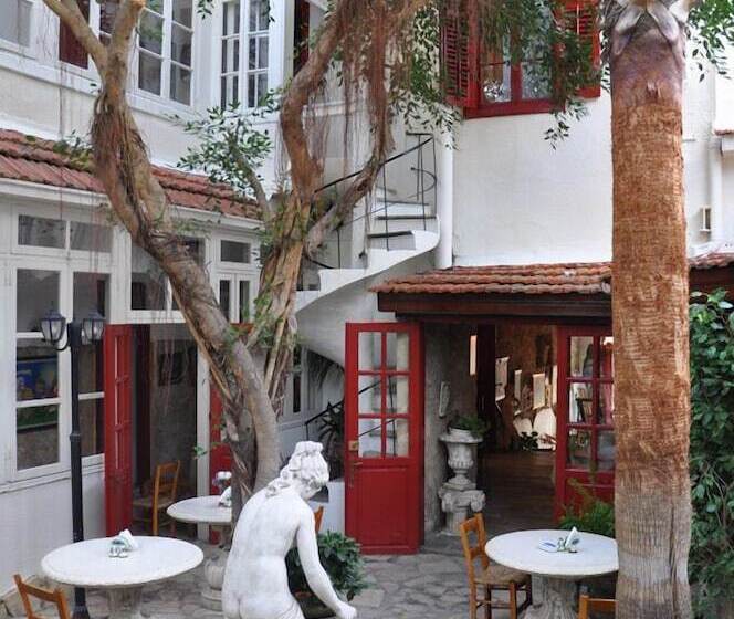 Kiniras Traditional Hotel & Restaurant