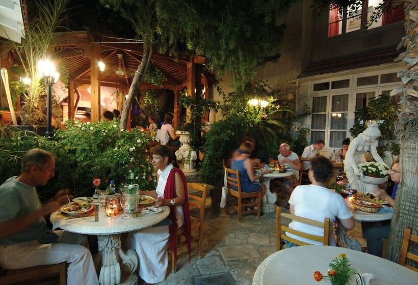 Kiniras Traditional Hotel & Restaurant