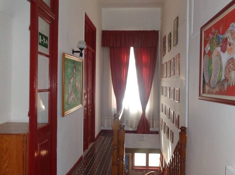 Kiniras Traditional Hotel & Restaurant