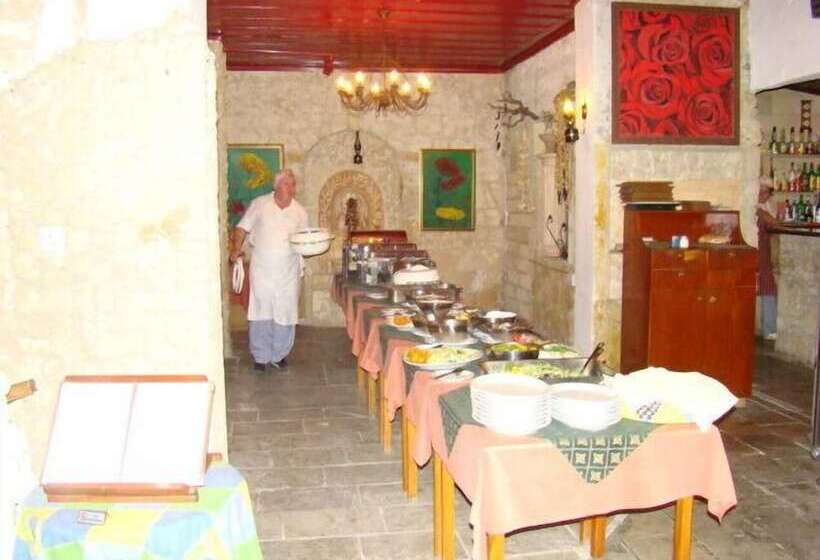 Kiniras Traditional Hotel & Restaurant