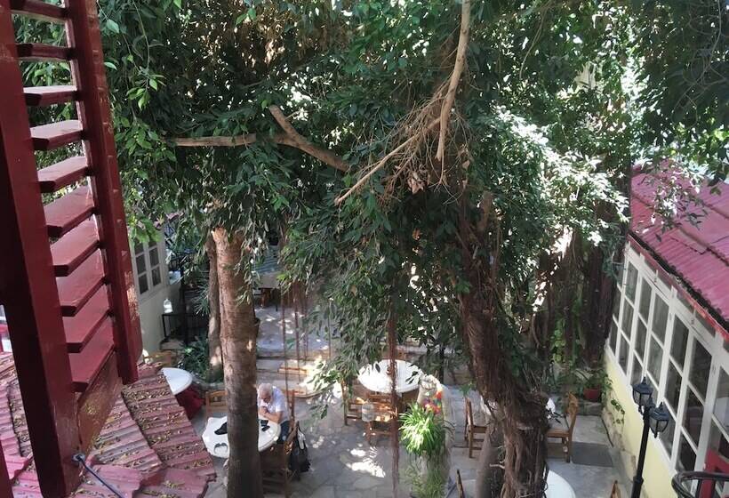 Kiniras Traditional Hotel & Restaurant