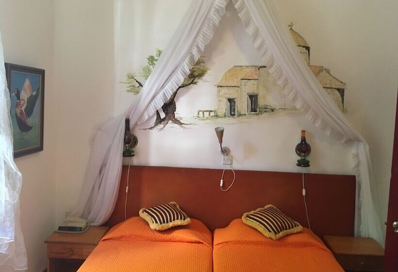 Kiniras Traditional Hotel & Restaurant