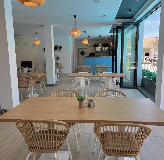 בית מלון כפרי Krystal Boutique Mansion