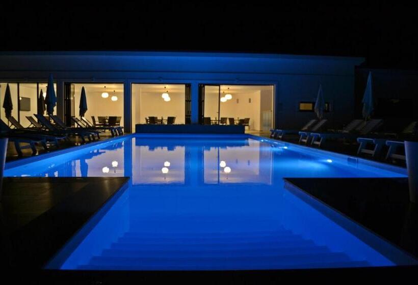 בית מלון כפרי Krystal Boutique Mansion