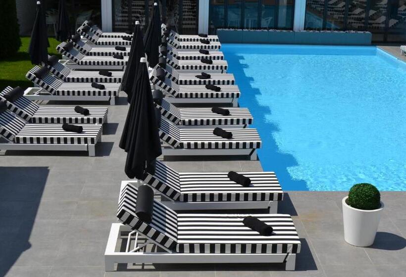 בית מלון כפרי Krystal Boutique Mansion