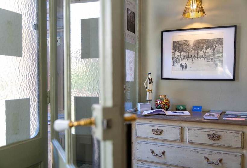 בית מלון כפרי Le Relais De Poste Arles Centre Historique