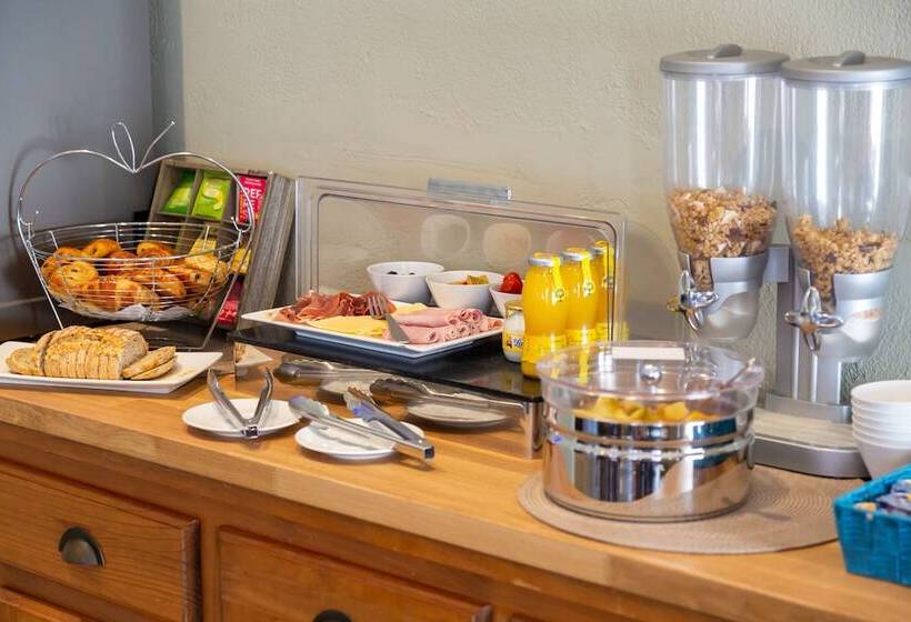 בית מלון כפרי Le Relais De Poste Arles Centre Historique