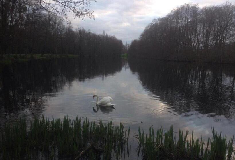 Отель Logis Hôtel Lodge La Valette