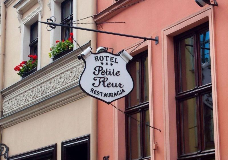 هتل Petite Fleur   Adults Only ! Air Conditioning !