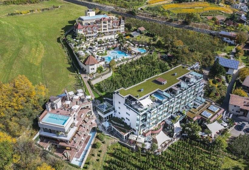 בית מלון כפרי Preidlhof Luxury Dolce Vita Resort