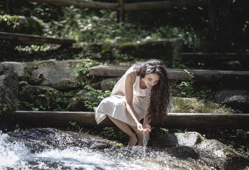 בית מלון כפרי Preidlhof Luxury Dolce Vita Resort