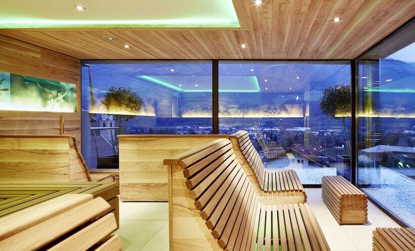 בית מלון כפרי Preidlhof Luxury Dolce Vita Resort