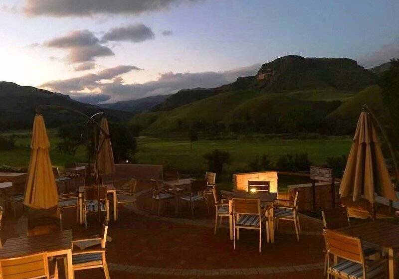 בית מלון כפרי Premier Resort Sani Pass