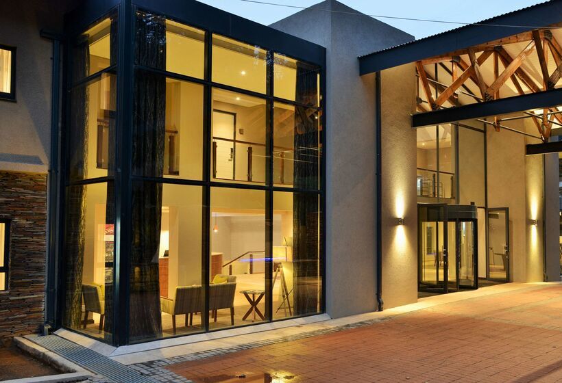 בית מלון כפרי Premier Resort Sani Pass